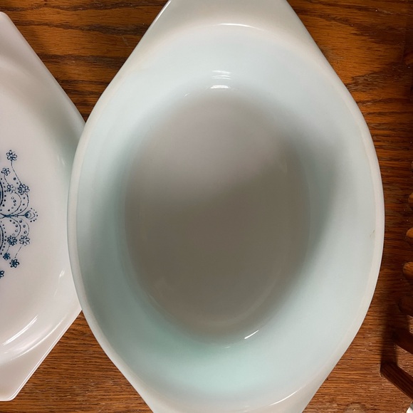 Vintage Pyrex blue casserole dish - Picture 3 of 5